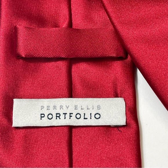 Perry Ellis Red Satin Tie - Picture 2 of 3